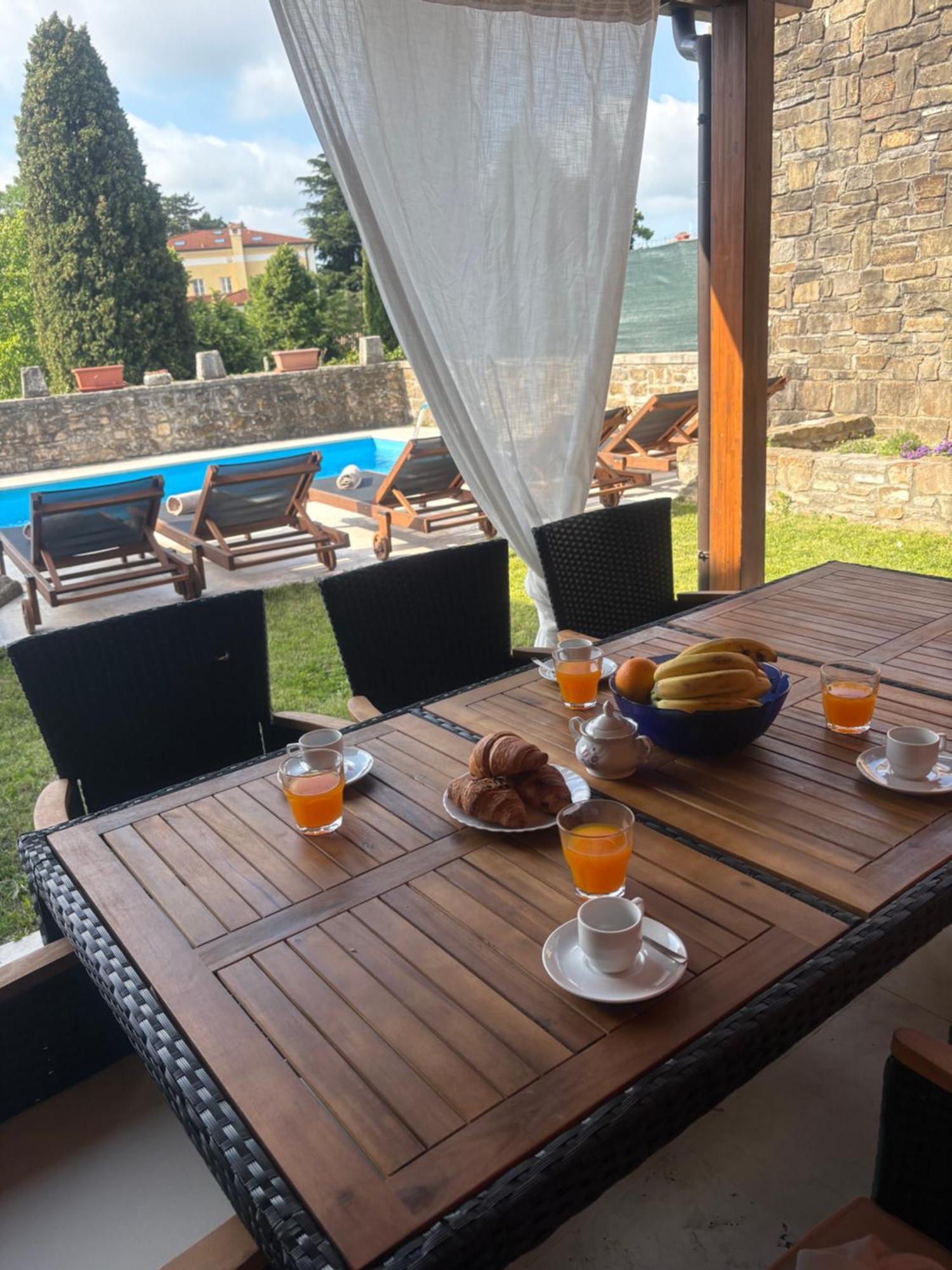 Villa Letizia Oprtalj Exterior foto
